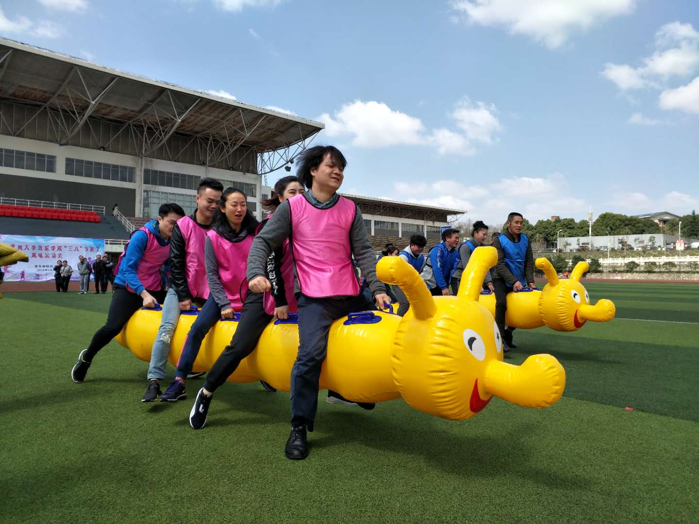 機關(guān)隊與音樂系&ldquo;瘋狂毛毛蟲大競速&rdquo;大PK